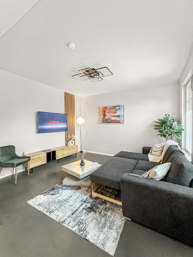 Modern Living: Hamburg & Baltic Sea Within 30 Min Ahrensburg